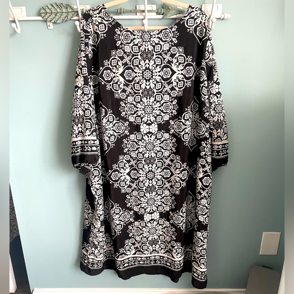 Old Navy size 28 dress, silky material lightly lined knee length.